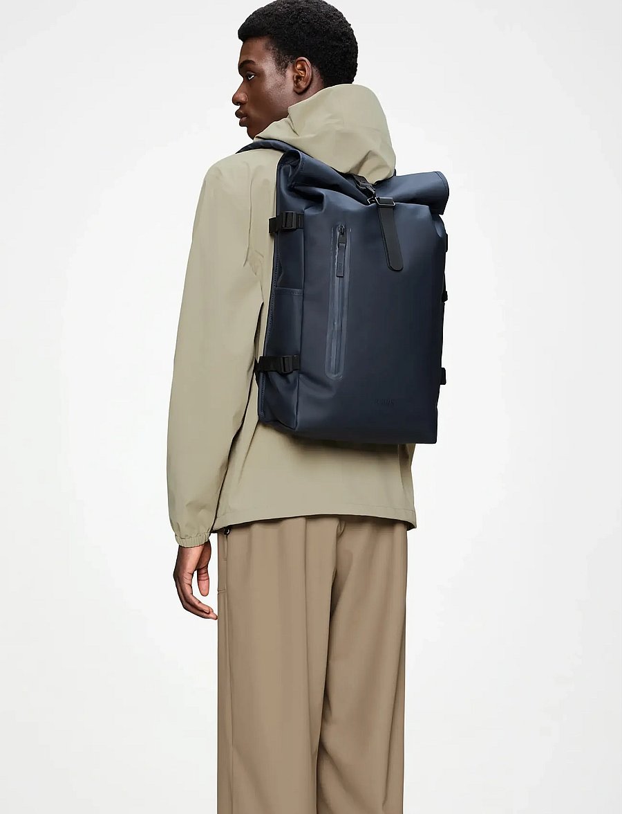 rugzak-rains-636mrc-1.jpg Rains Rolltop Rucksack Large W3 (RAI14590) Rolltop rugzakken Boozt.com - Afbeelding 1